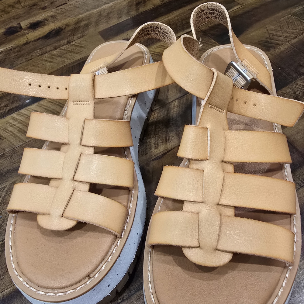 Universal Thread Tan Platform Sandals - image 3